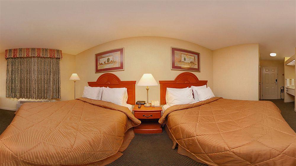 Days Inn By Wyndham Concord Dış mekan fotoğraf
