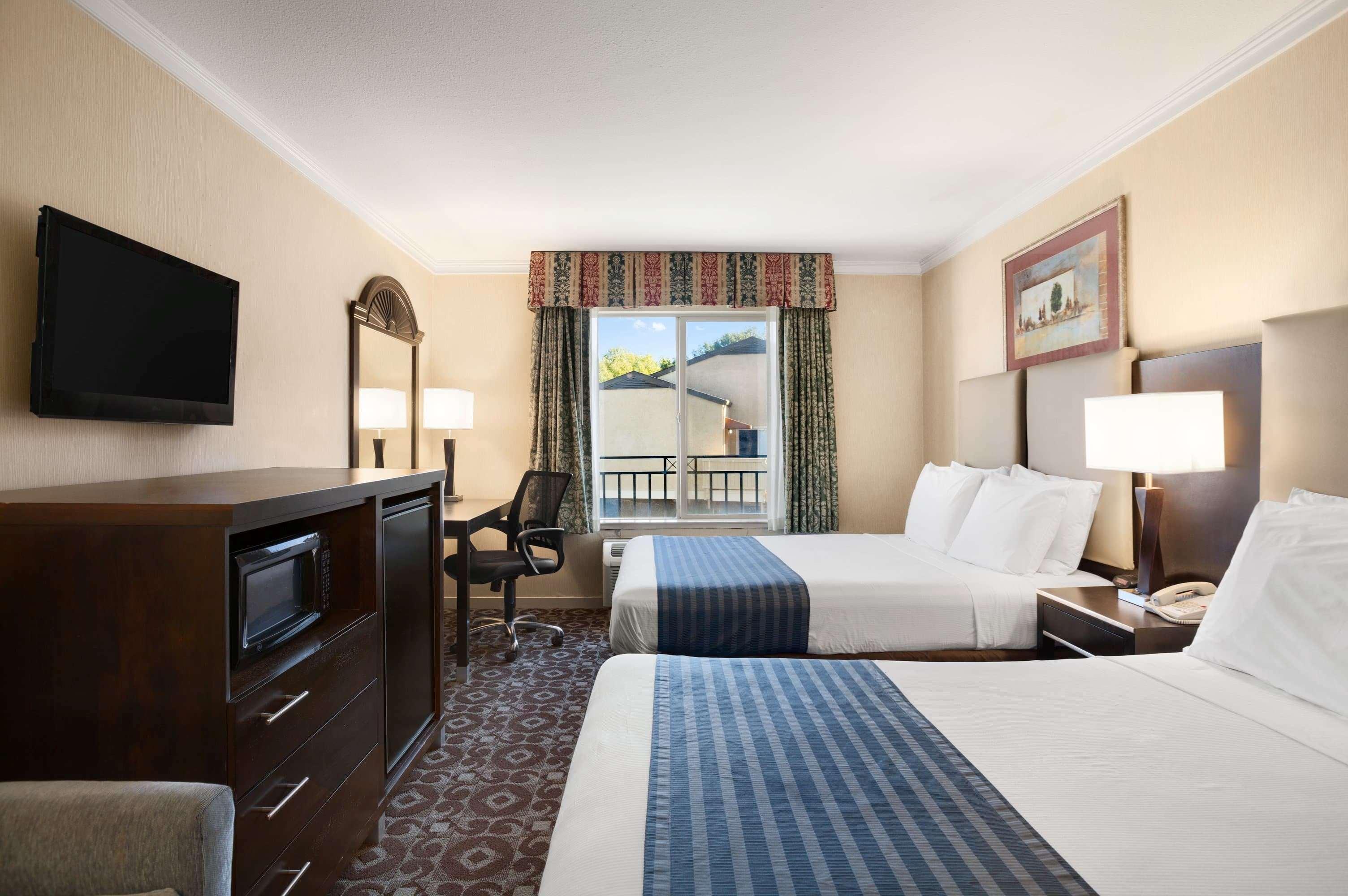 Days Inn By Wyndham Concord Dış mekan fotoğraf