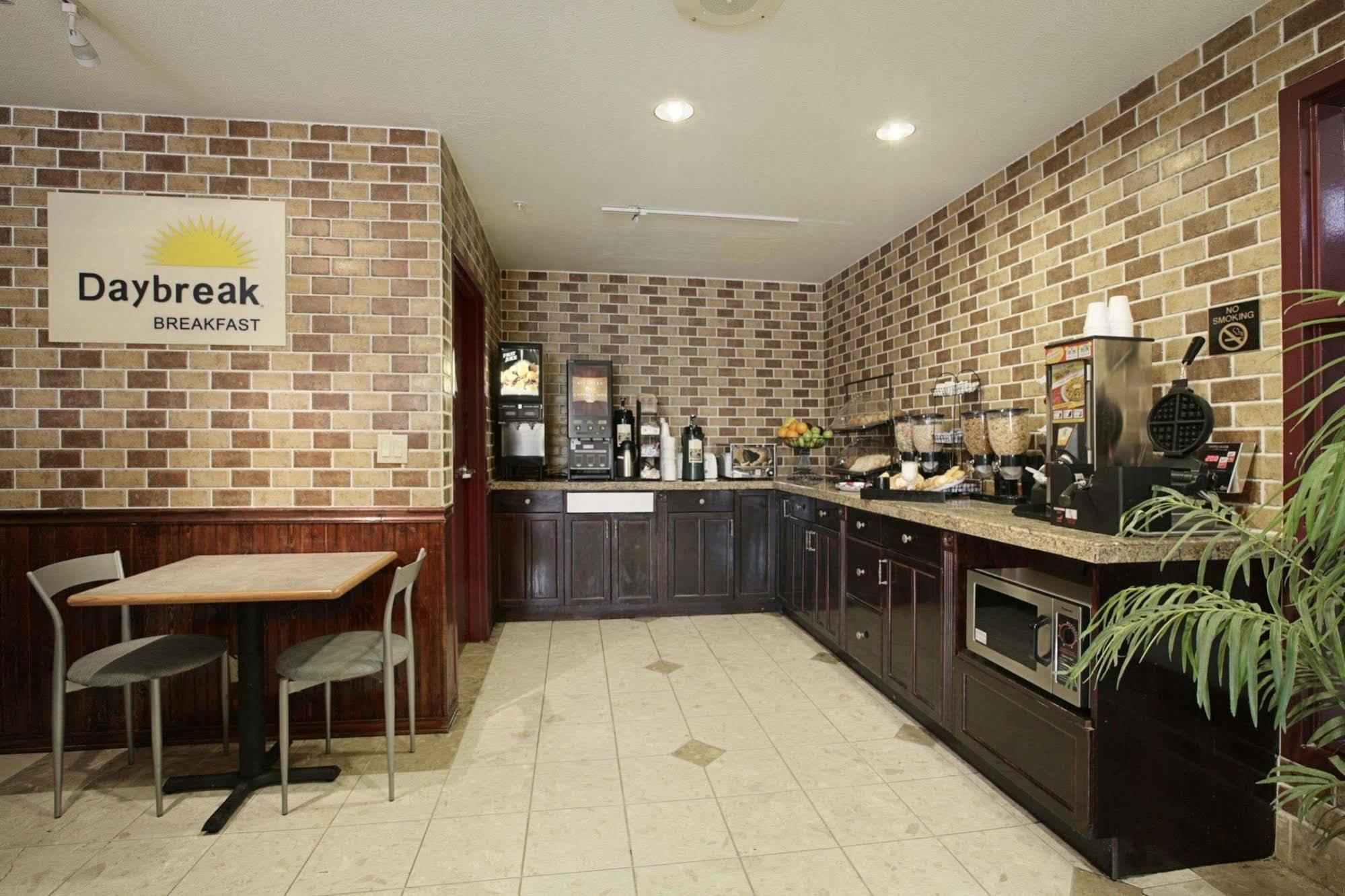 Days Inn By Wyndham Concord Restoran fotoğraf